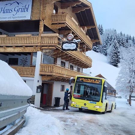 ヴァルト・イム・ピンツガウ Haus Grueblアパートホテル エクステリア 写真