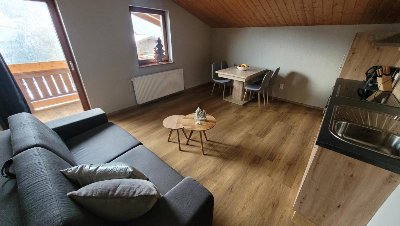 ヴァルト・イム・ピンツガウ Haus Grueblアパートホテル エクステリア 写真